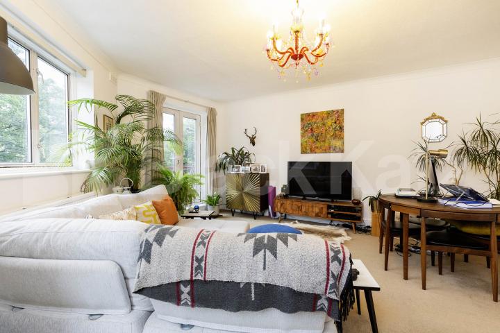 Arranged over two floors and overlooking the Regents Canal  Baring Street, Shoreditch Park